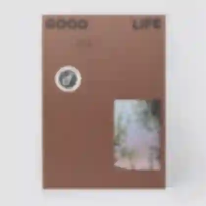 Cover of Meike Männel's artist catalogue GOOD LIFE feautering the award sticker for the Deutscher Fotobuchpreis Silber 21/22.